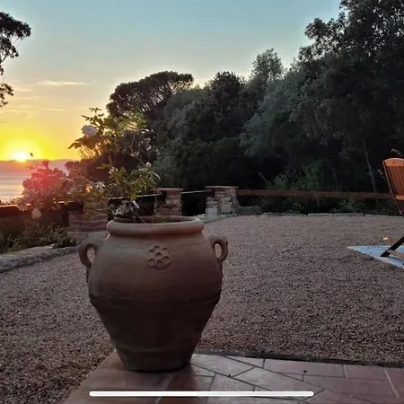 Villa Seafront In Exclusive Location
