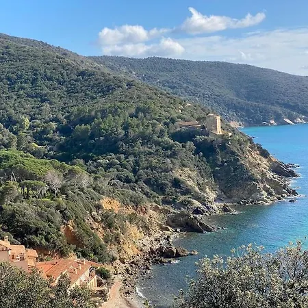 Villa Seafront In Exclusive Location *