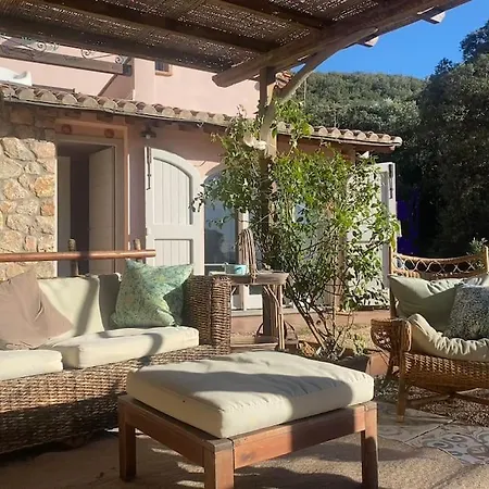 Villa Seafront In Exclusive Location