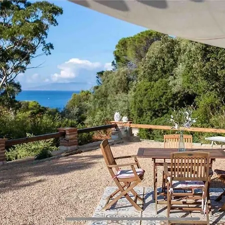 Villa Seafront In Exclusive Location